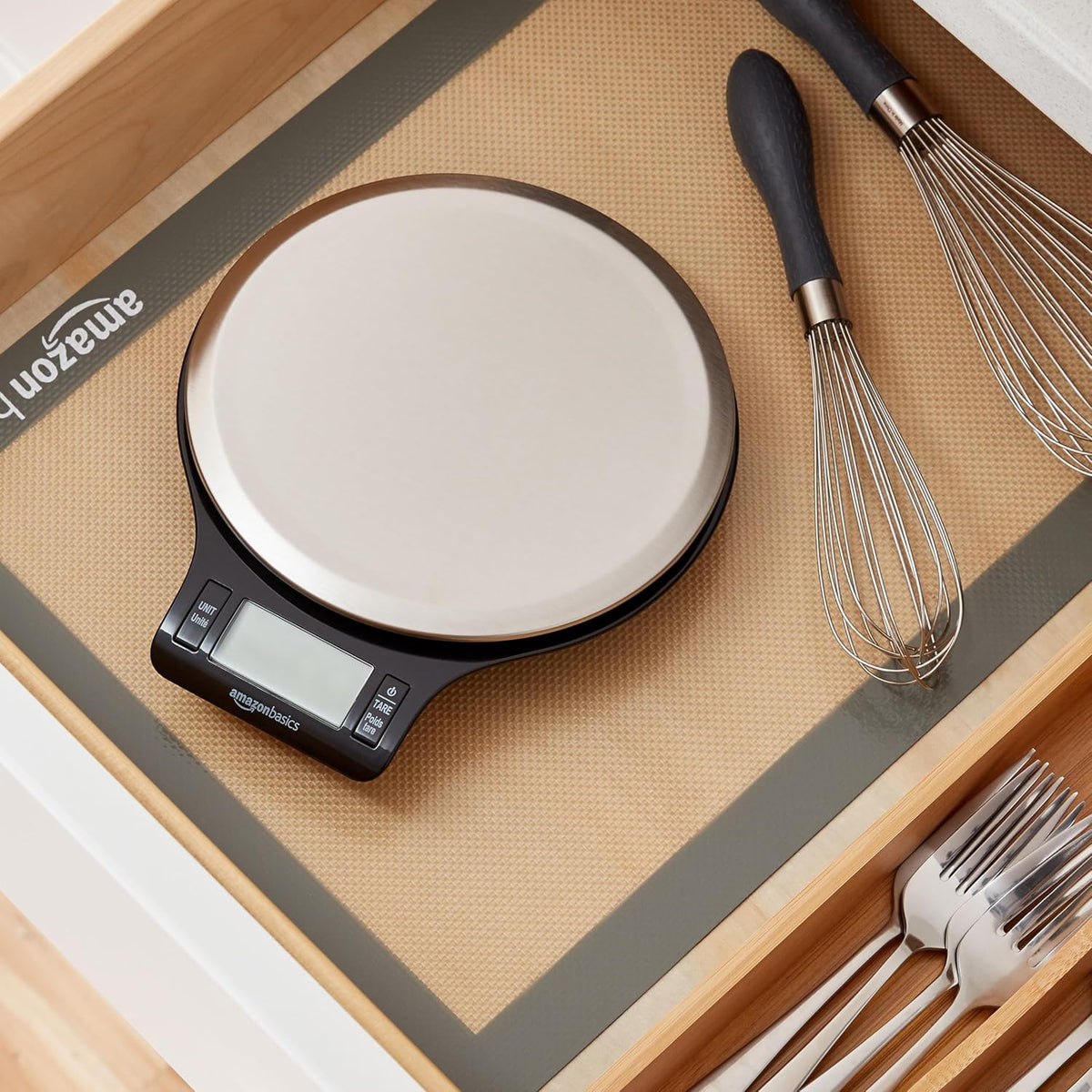 Amazon Basics Digital Food Scale with Multiple Units – Budget-Friendly Present for the Health-Conscious Home Cook, 11 lb Max